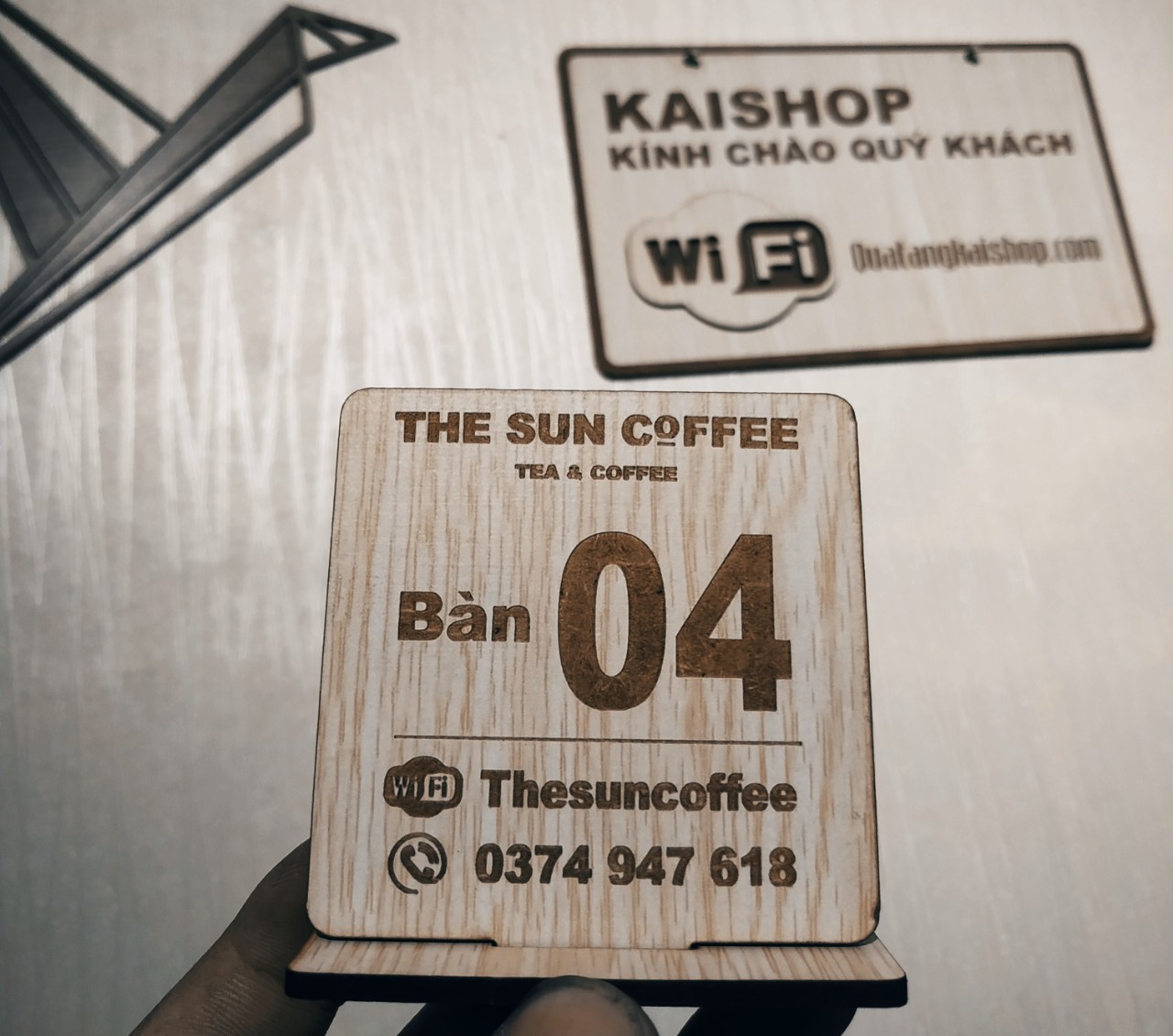 Qua tang KaiShop Thẻ để bàn quán cà phê